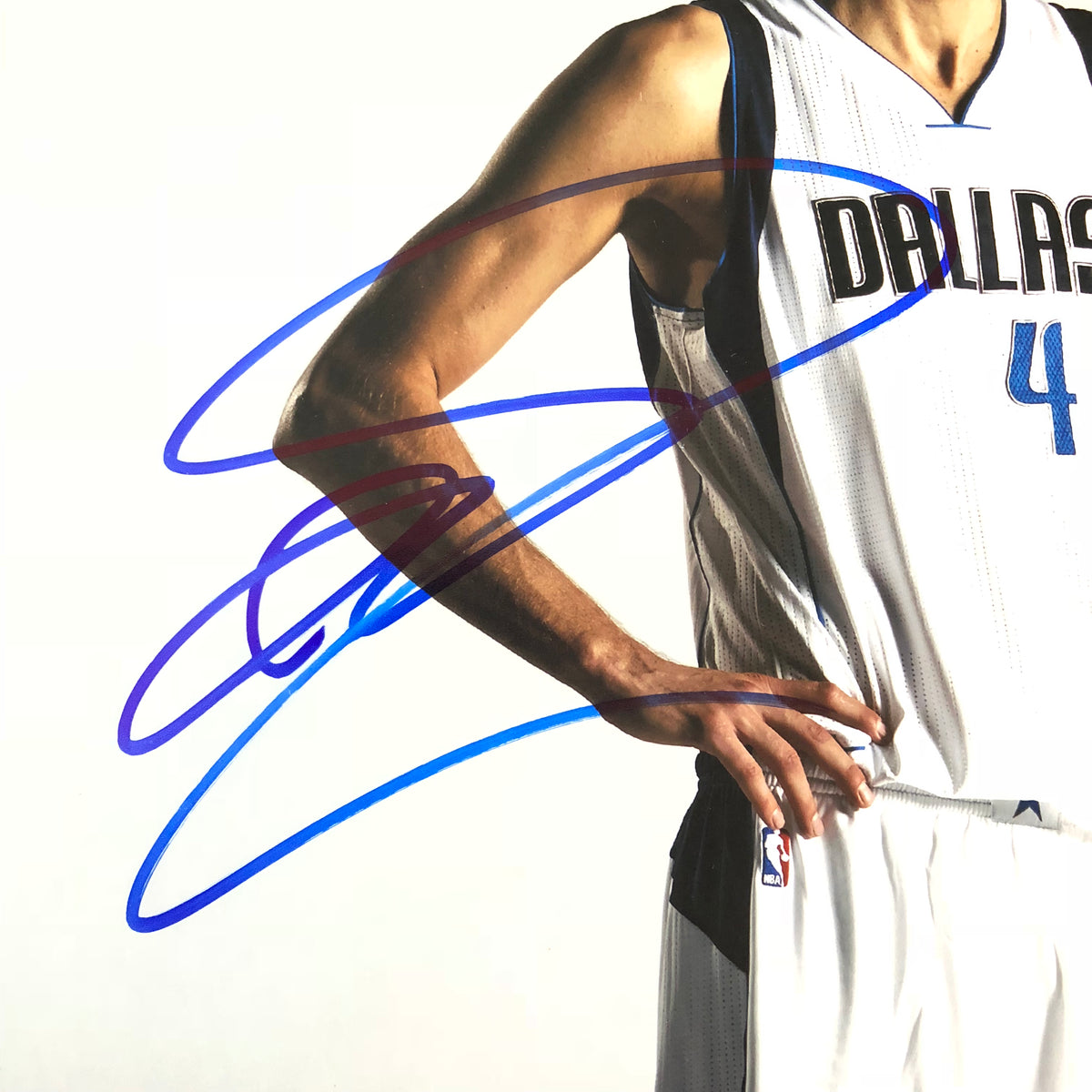 Dirk Nowitzki Signed Mavericks Jersey (JSA)