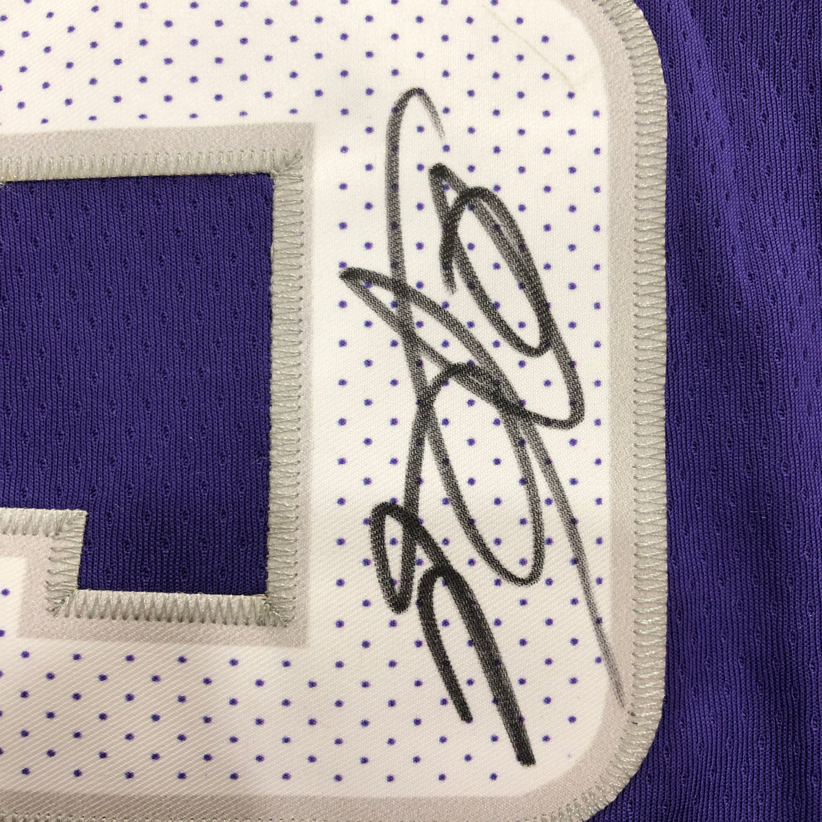 De'Aaron Fox Autographed Signed Sacramento Black Basketball Jersey (Be –  Golden Autographs