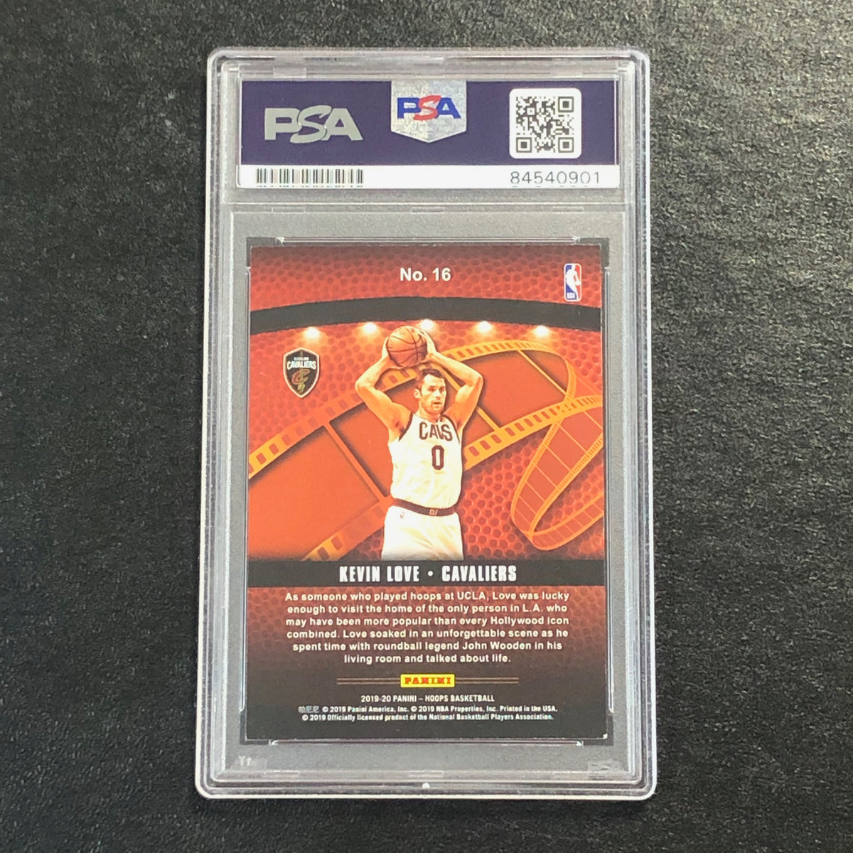 2019-20 NBA HOOPS LIGHTS CAMERA ACTION #16 Kevin Love Signed Card  display picture 1