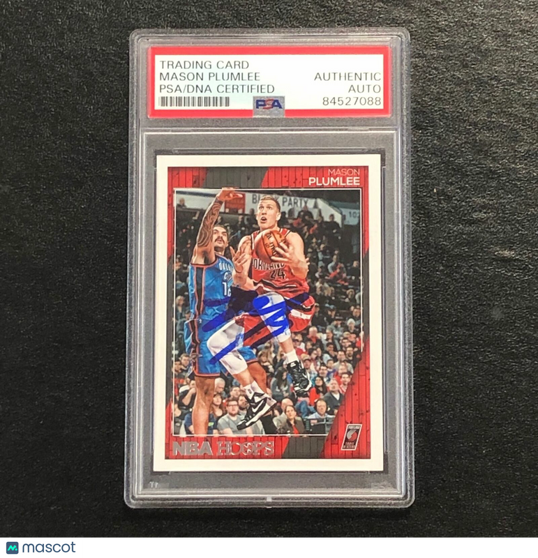 2016-17 NBA Hoops #146 Mason Plumlee Signed Card AUTO PSA Slabbed Trail Blazers