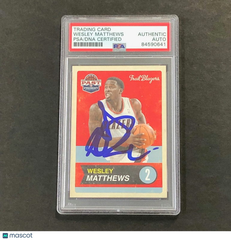 2011-12 Panini Past & Present #50 Wesley Matthews Signed Card AUTO PSA Slabbed