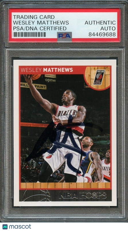 2013-14 NBA Hoops #146 Wesley Matthews Signed Card AUTO PSA Slabbed