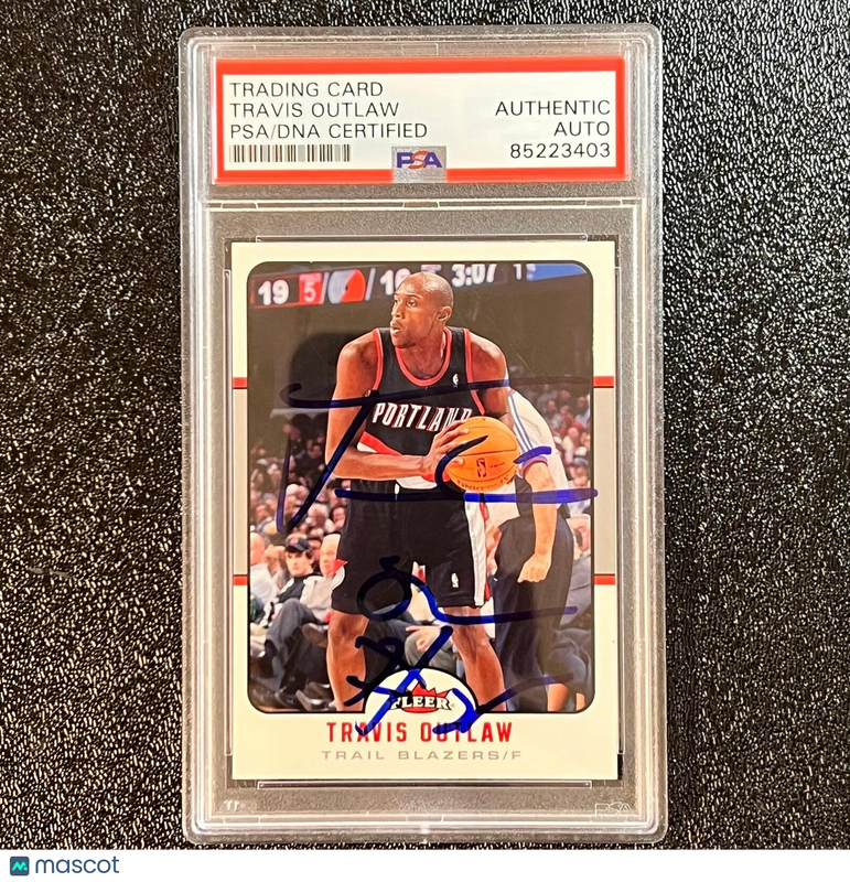 2006-07 NBA Fleer #25 Travis Outlaw Signed Card AUTO PSA Slabbed Portland Trail
