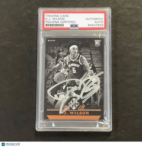 2017-18 Panini Chronicles #323 D.J. Wilson Signed Card AUTO PSA/DNA Slabbed Buck