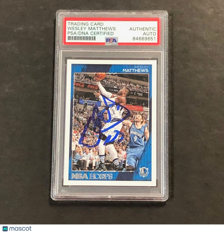 2016-17 NBA Hoops #211 Wesley Mathews Signed Card PSA Slabbed Mavericks