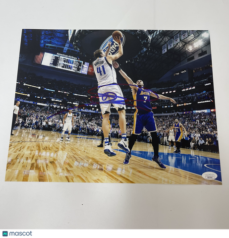 Dirk Nowitzki Signed 11x14 Photo JSA Mavericks Autographed