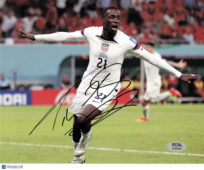 Timothy Weah Signed United States Men's National Team Football 8x10 Photo PSA
