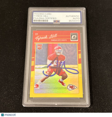 2016 Panini Donruss Optic Refractor #117 Tyreek Hill Signed Card Auto PSA Slab