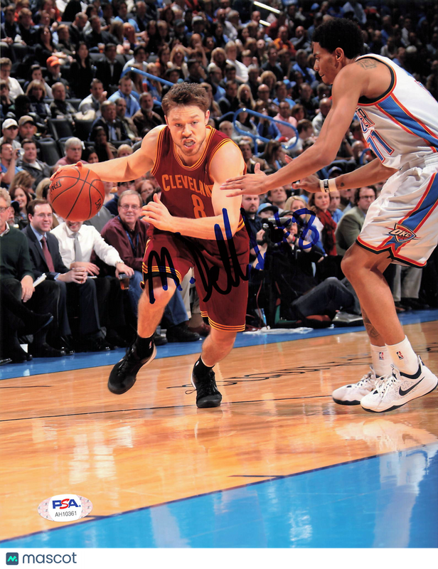 Matthew Dellavedova Cleveland Cavaliers Signed Basketball 8x10 Photo PSA