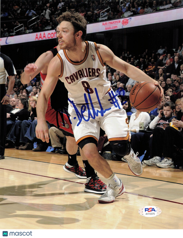 Matthew Dellavedova Cleveland Cavaliers Signed Basketball 8x10 Photo PSA