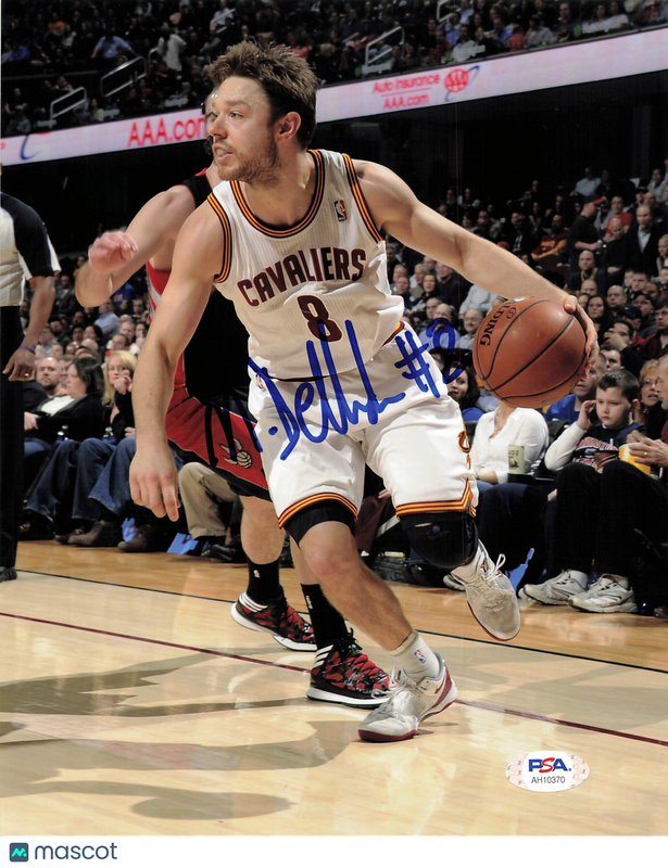 Matthew Dellavedova Cleveland Cavaliers Signed Basketball 8x10 Photo PSA