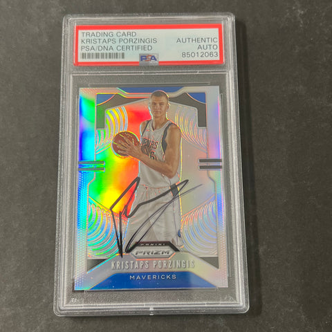 2019-20 Panini Prizm #76 Kristaps Porzingis Signed Card AUTO PSA Slabbed Mavericks