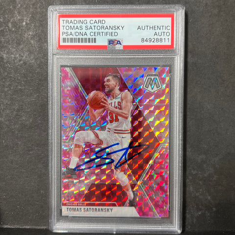 2019-20 Panini Mosaic #117 Tomas Satoransky Signed AUTO PSA Slabbed Bulls