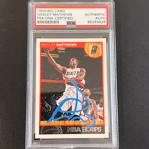 2013-14 NBA Hoops #146 Wesley Matthews Signed Card AUTO PSA Slabbed Trail Blazers