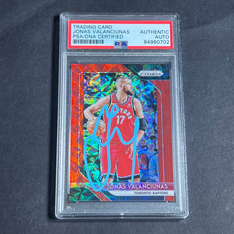 2018-19 Panini Prizm Cracked Red Ice #93 Jonas Valanciunas Signed Card AUTO PSA Slabbed Toronto Raptors
