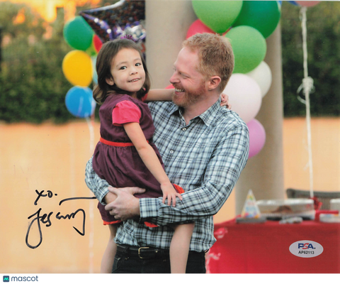 Jesse Tyler Ferguson Signed 8x10 Modern Family Photo PSA Autographed
