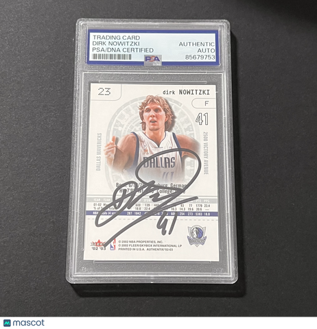 2002 Fleer Authentix #23 Dirk Nowitzki Signed Card PSA Dallas Mavericks