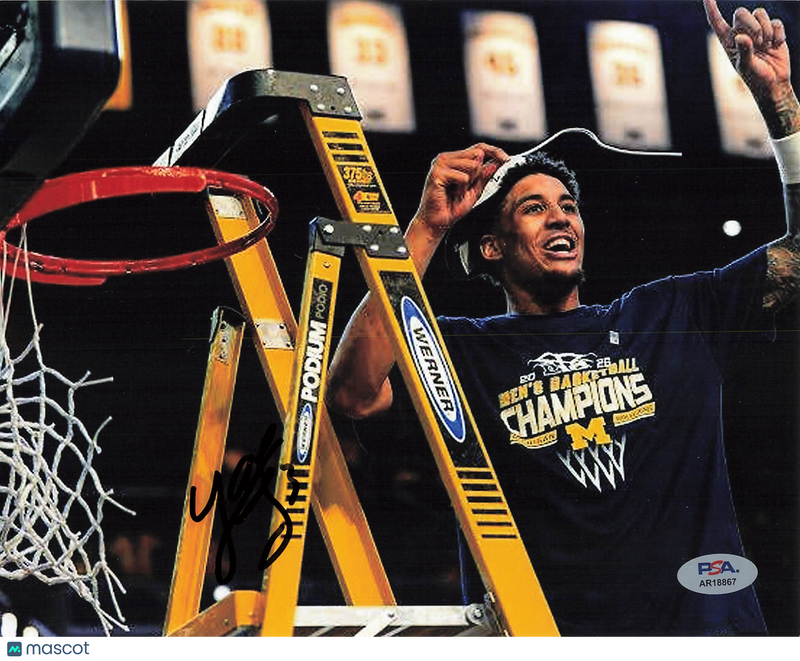 Yaxel Lendeborg Michigan Wolverines Signed Basketball 8x10 Photo PSA