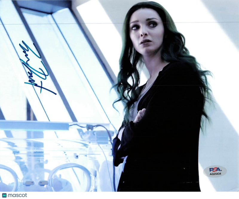 Emma Dumont Signed 8x10 Photo PSA Autographed