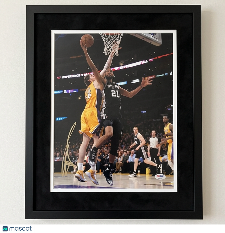Tim Duncan San Antonio Spurs Signed Basketball 11x14 Custom Framed Photo PSA