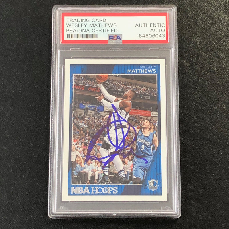 2016-17 NBA Hoops #211 Wesley Matthews Signed Card AUTO PSA Slabbed Mavericks