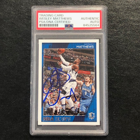 2016-17 NBA Hoops #211 Wesley Matthews Signed Card AUTO PSA Slabbed Mavericks