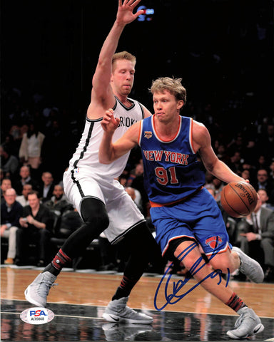 Mindaugas Kuzminskas signed 8x10  photo PSA/DNA New York Knicks Autographed