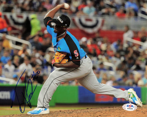 Thyago Vieira signed 8x10 photo Seattle Mariners PSA/DNA Autographed