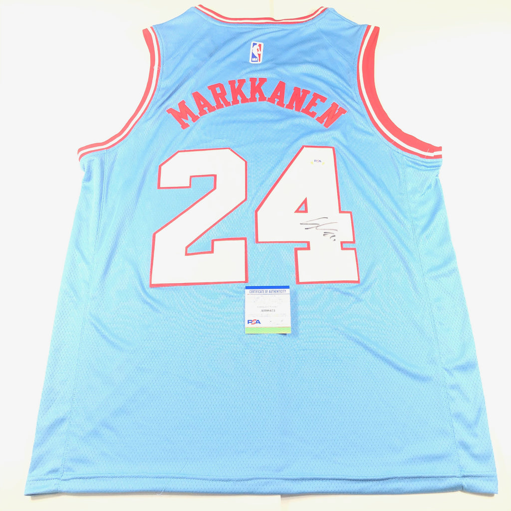 Lauri Markkanen signed jersey PSA/DNA Chicago Bulls Autographed – Golden  State Memorabilia