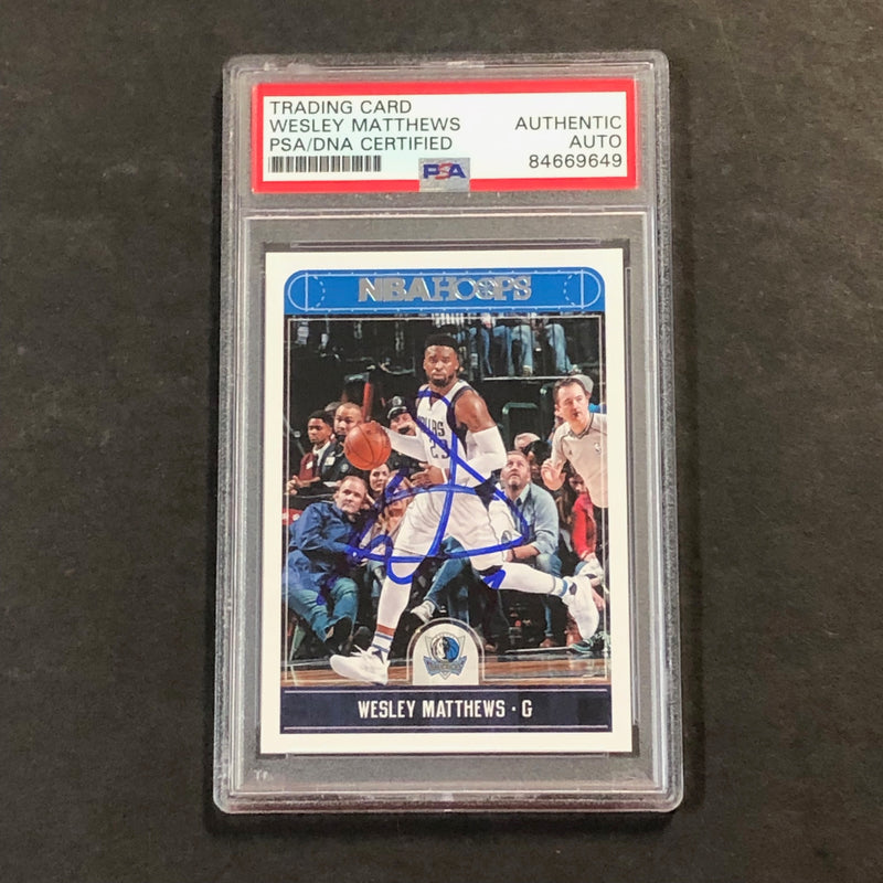 2017-18 NBA Hoops #128 Wesley Mathews Signed Card PSA Slabbed Mavericks