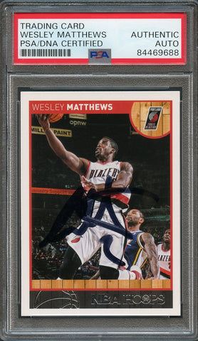2013-14 NBA Hoops #146 Wesley Matthews Signed Card AUTO PSA Slabbed
