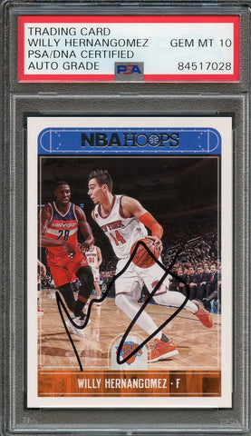 2017-18 NBA Hoops #103 Willy Hernangomez Signed Card AUTO 10 PSA Slabbed Knicks